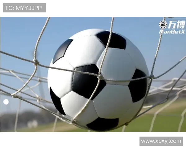 足球明星手势语揭秘：如何通过肢体语言传达战术与情感