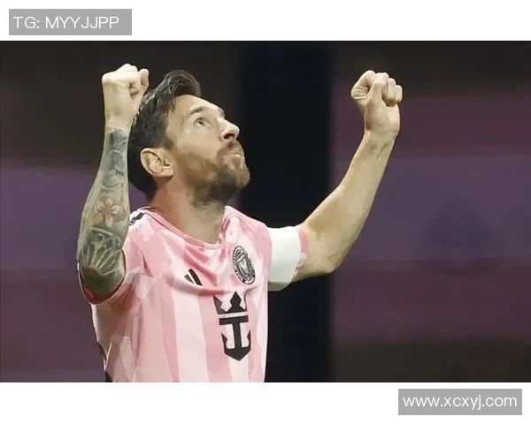 足球明星意外受伤头撞胸口引发球迷热议与关注