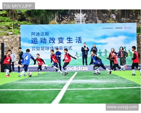 足球明星携便携包出行展现时尚与运动完美结合的生活方式