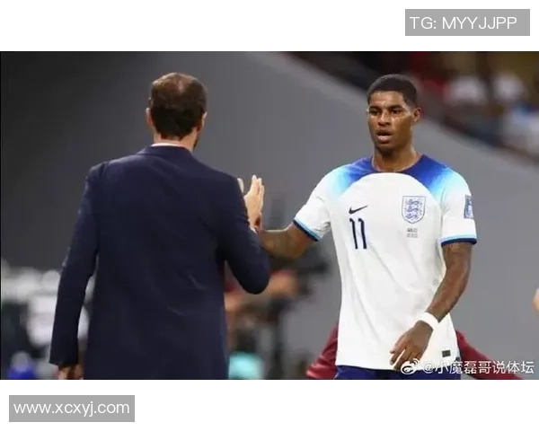 足球明星温情瞬间拒绝采访将时间留给小孩展现真挚关怀