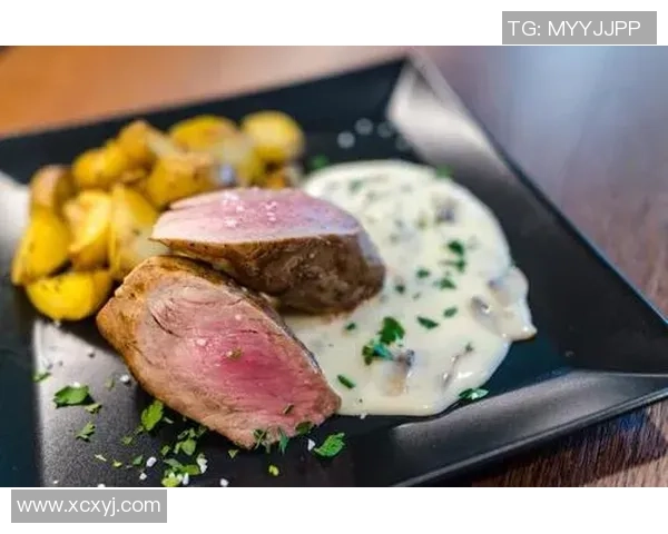 足球明星用餐礼仪揭秘：优雅风范与饮食文化的完美结合