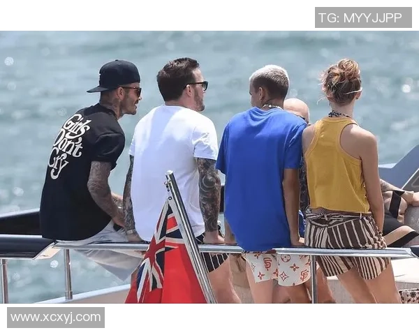 足球明星的假期生活揭秘：奢华度假与亲密时光的完美结合