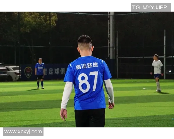 足球明星的魅力生活揭秘超帅日常瞬间引发粉丝热议